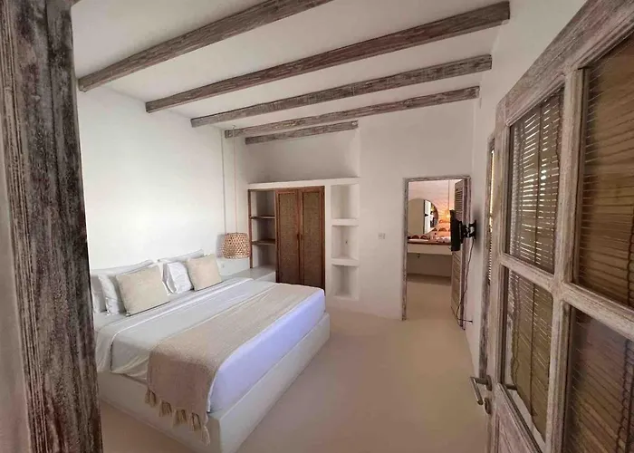 Arya Large 200sqm 2br Pool Bumbak Canggu (Bali)