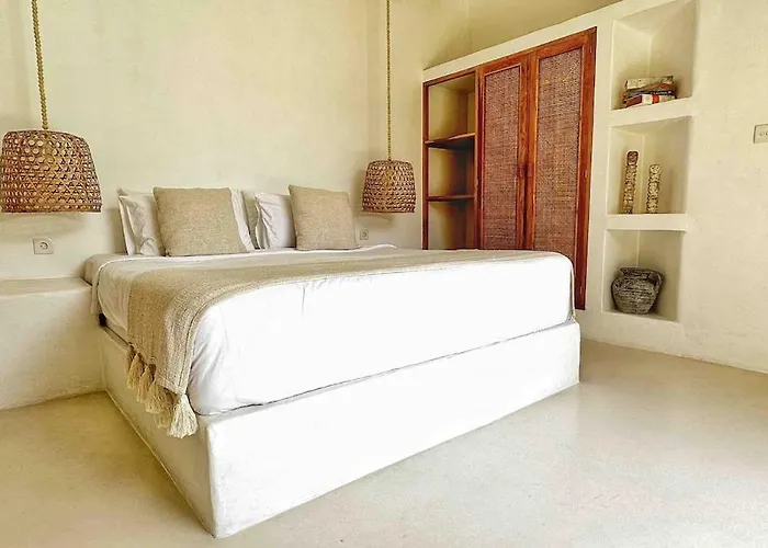 Arya Large 200sqm 2br Pool Bumbak Villa Canggu (Bali)
